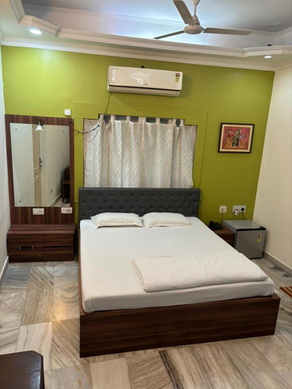 Om Sai Villa Guesthouse Kolkata Ngoại thất bức ảnh