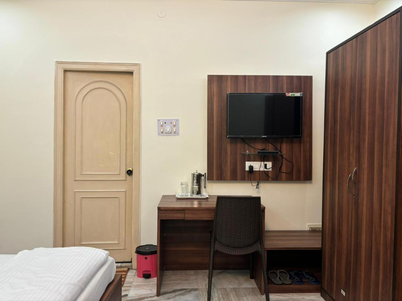 Om Sai Villa Guesthouse Kolkata Ngoại thất bức ảnh