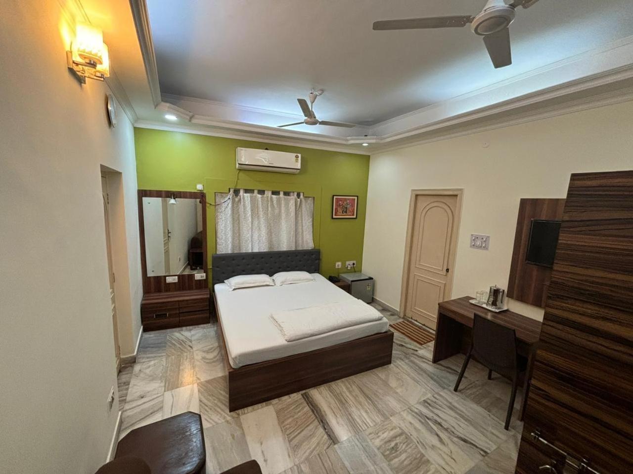 Om Sai Villa Guesthouse Kolkata Ngoại thất bức ảnh