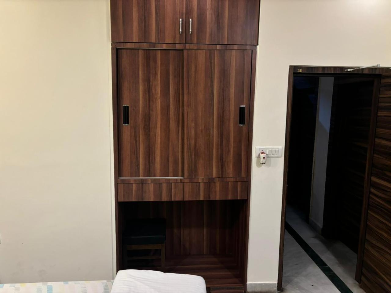 Om Sai Villa Guesthouse Kolkata Ngoại thất bức ảnh