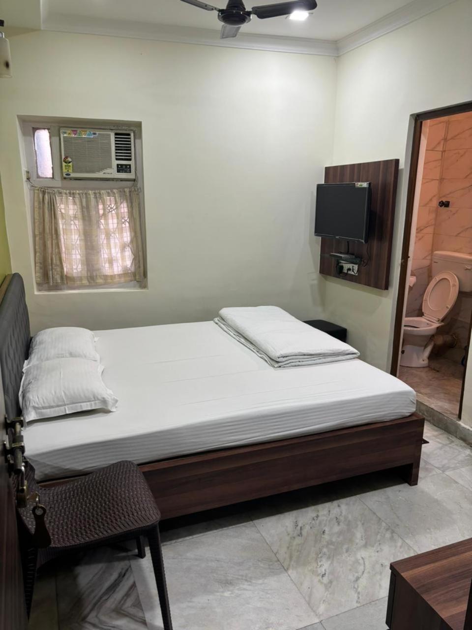 Om Sai Villa Guesthouse Kolkata Ngoại thất bức ảnh