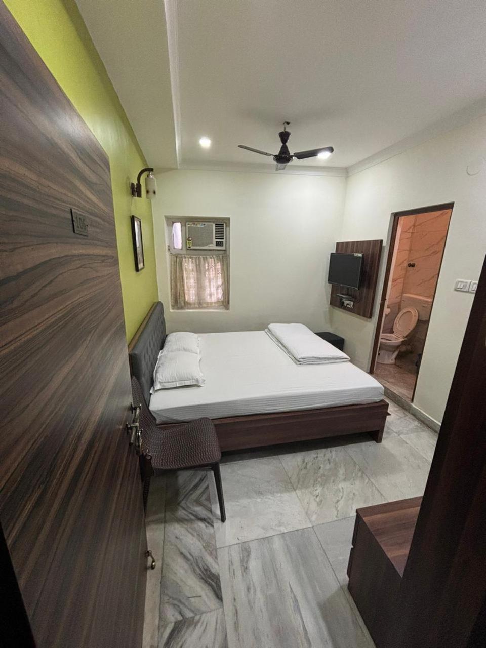 Om Sai Villa Guesthouse Kolkata Ngoại thất bức ảnh