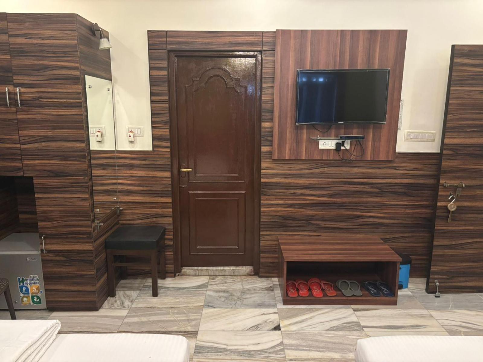 Om Sai Villa Guesthouse Kolkata Ngoại thất bức ảnh