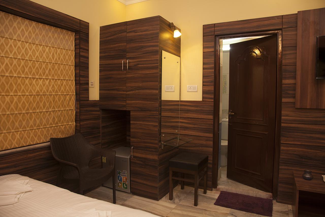 Om Sai Villa Guesthouse Kolkata Ngoại thất bức ảnh