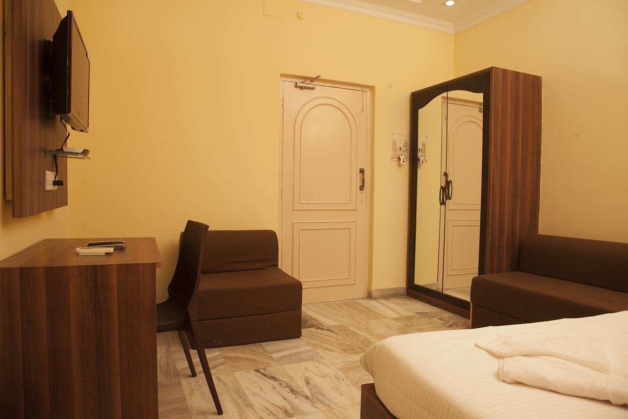 Om Sai Villa Guesthouse Kolkata Ngoại thất bức ảnh